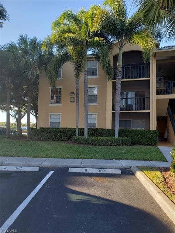 8754 River Homes LN 8101 BONITA SPRINGS, FL 34135