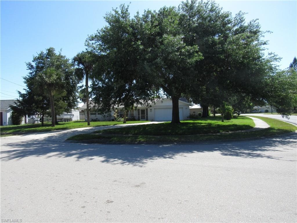 5933 Sonnet CT NORTH FORT MYERS, FL 33903