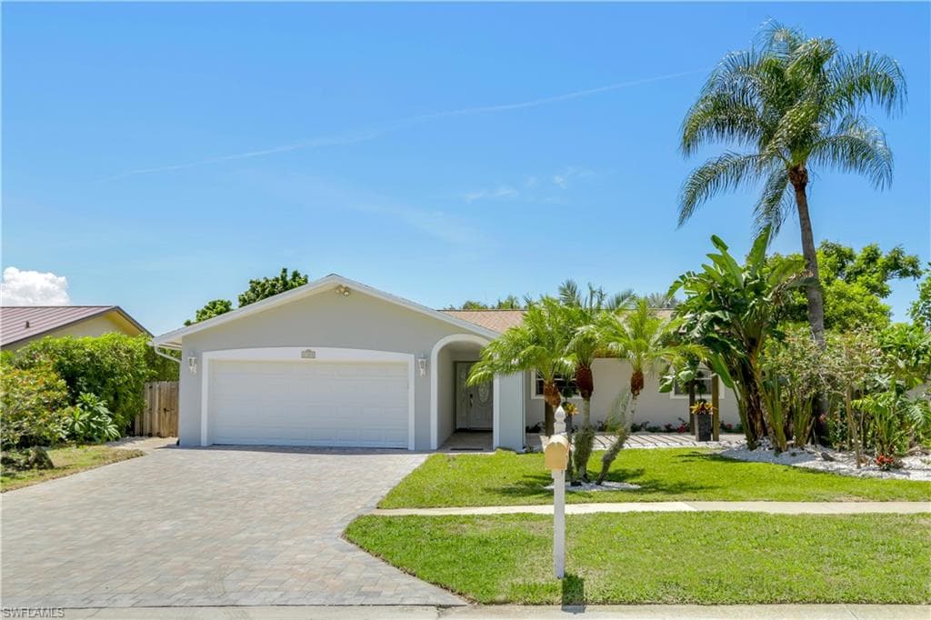 1320 Woodridge AVE NAPLES, FL 34103
