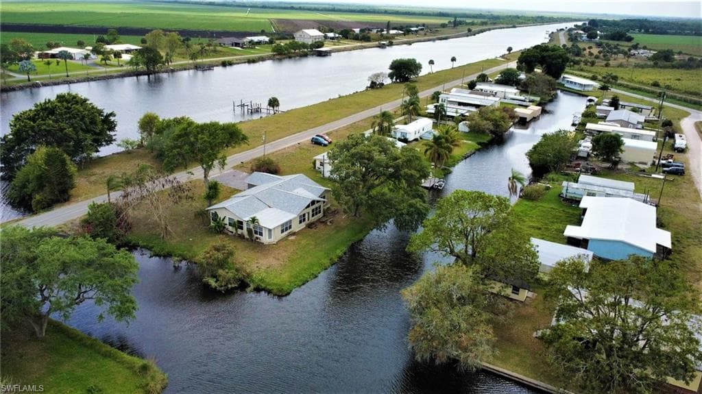 1738 Riverside DR MOORE HAVEN, FL 33471