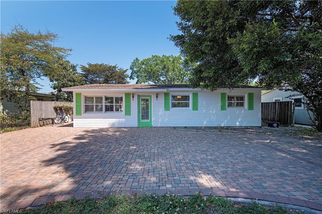 1243 10th AVE N NAPLES, FL 34102