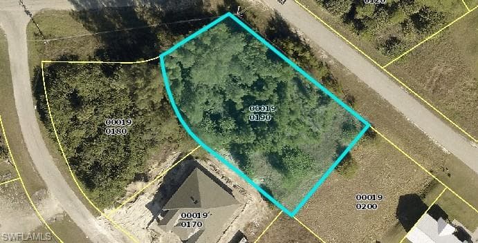 3935 22nd ST W LEHIGH ACRES, FL 33971