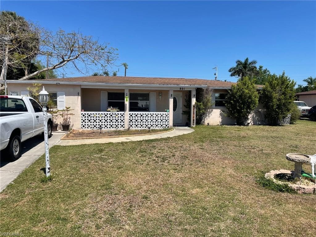 801 Willow DR LEHIGH ACRES, FL 33936