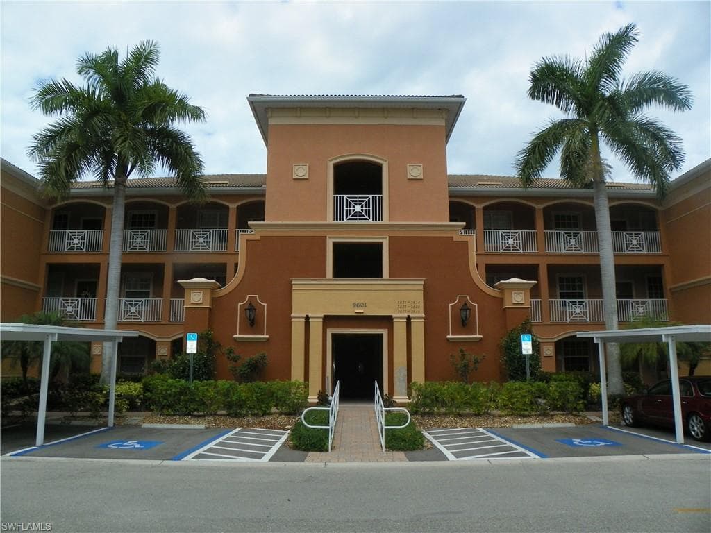 9601 Spanish Moss WAY 3624 BONITA SPRINGS, FL 34135