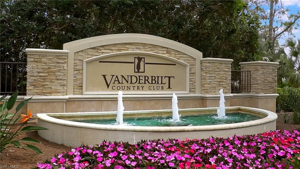 8285 Danbury BLVD 103 NAPLES, FL 34120
