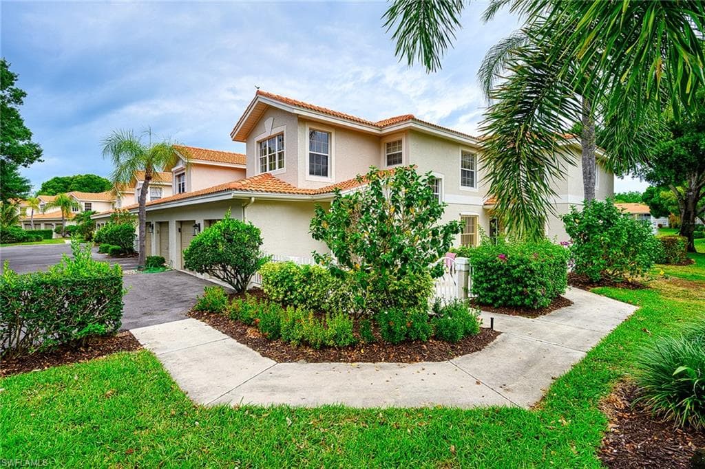 2456 Orchid Bay DR I-204 NAPLES, FL 34109