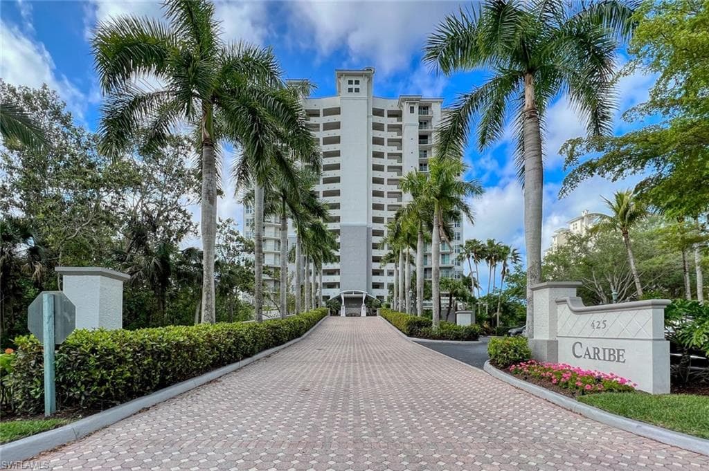 425 Cove Tower DR 1204 NAPLES, FL 34110