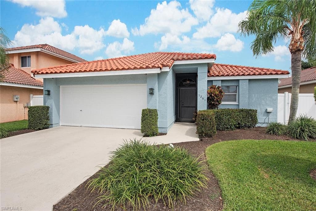 1261 Naples Lake DR NAPLES, FL 34104