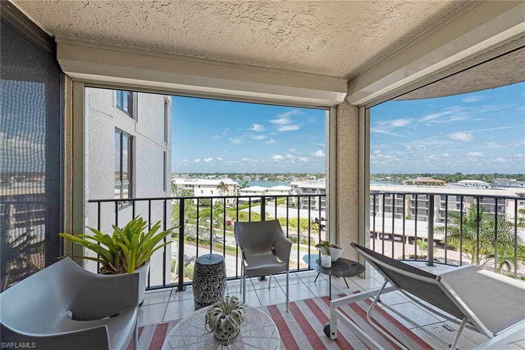 3215 Gulf Shore BLVD N 512N NAPLES, FL 34103