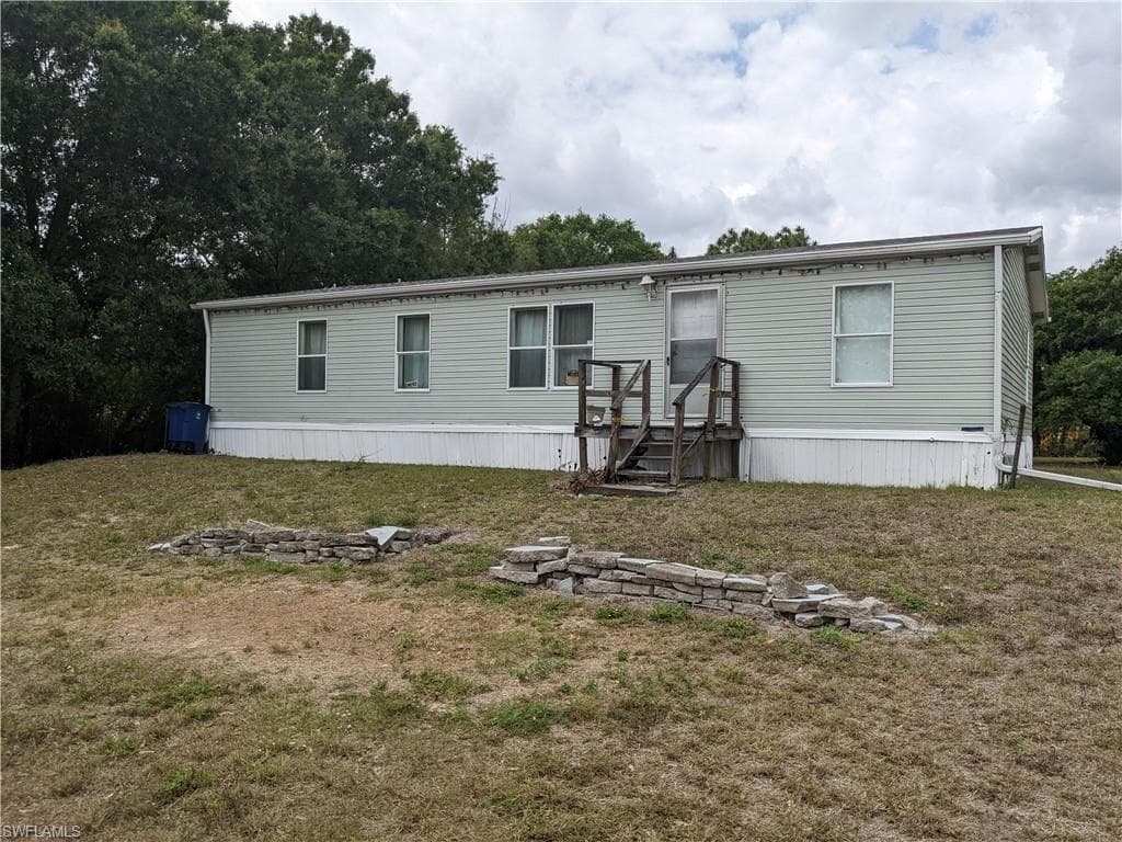8180 McDaniel DR NORTH FORT MYERS, FL 33917