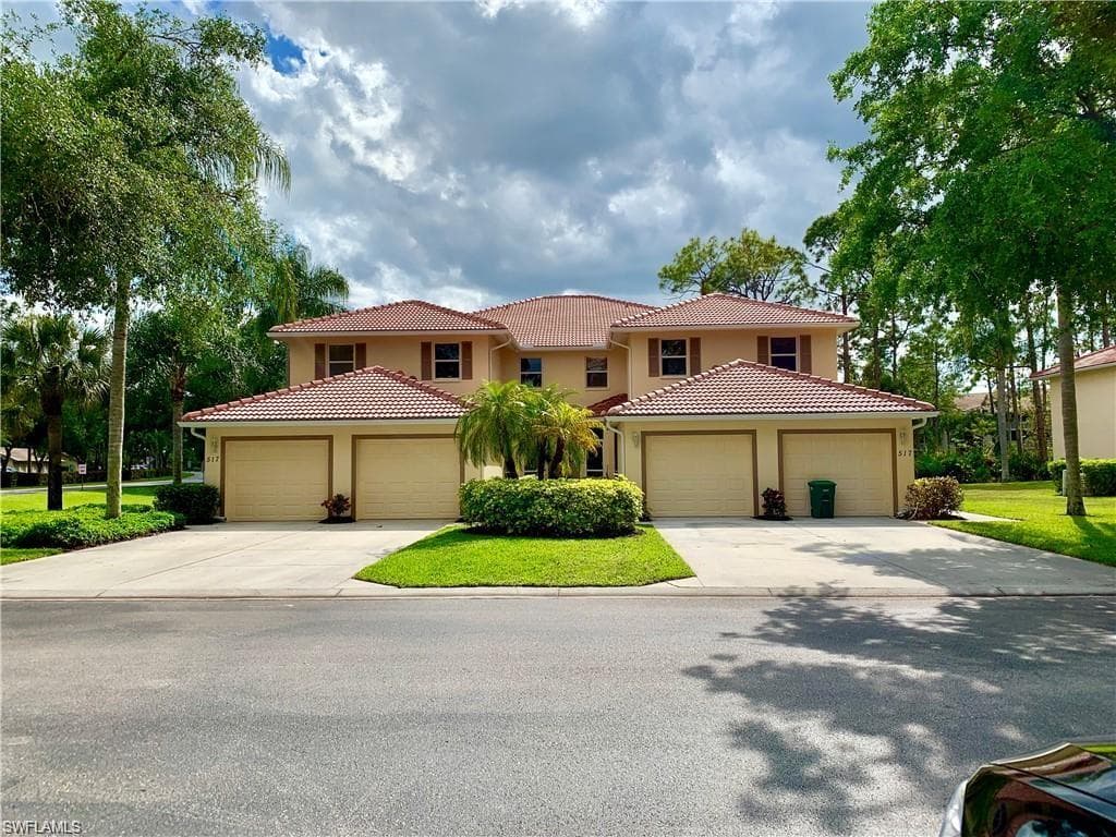 517 Robin Hood CIR 102 NAPLES, FL 34104