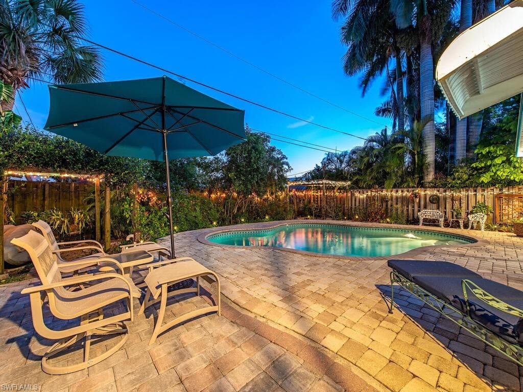 740 106th AVE N NAPLES, FL 34108