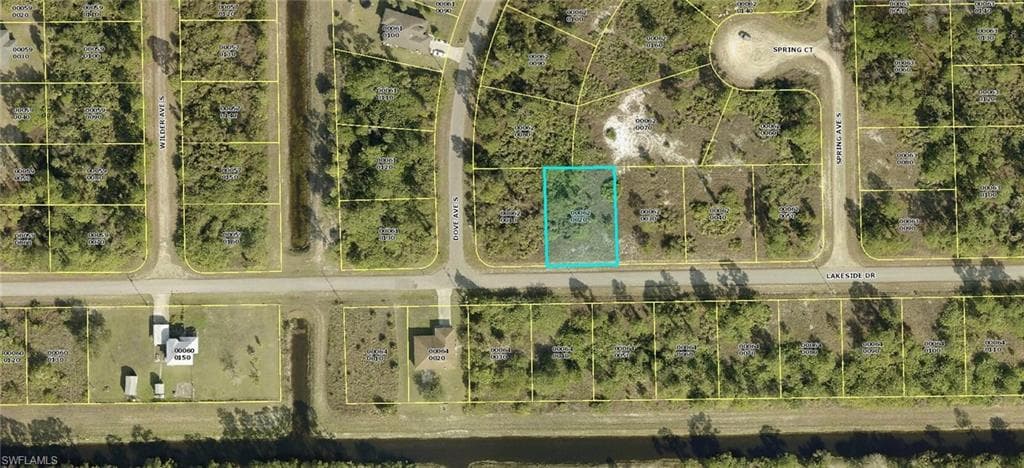 957 Lakeside DR LEHIGH ACRES, FL 33974