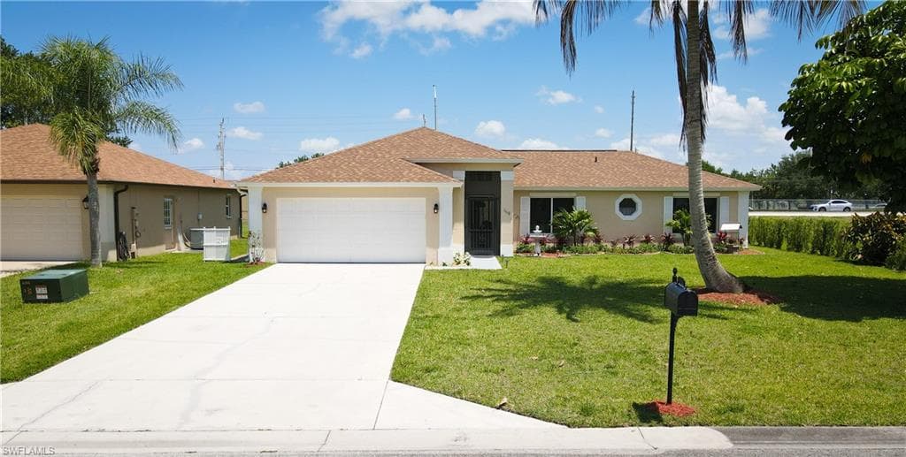 1119 Grove DR NAPLES, FL 34120