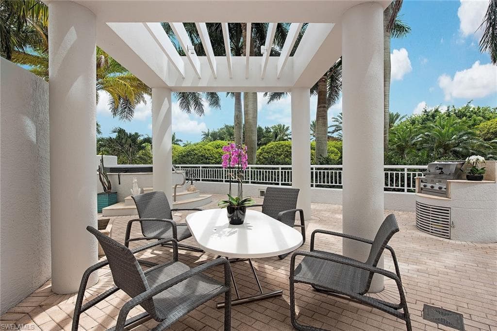 4151 Gulf Shore BLVD N 201 NAPLES, FL 34103