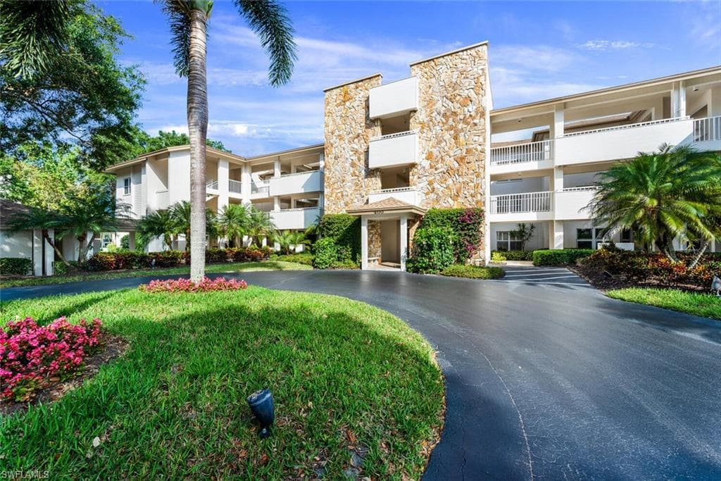 400 Wyndemere WAY D-303 NAPLES, FL 34105
