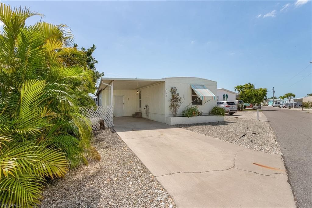3693 Blueberry LN ST. JAMES CITY, FL 33956