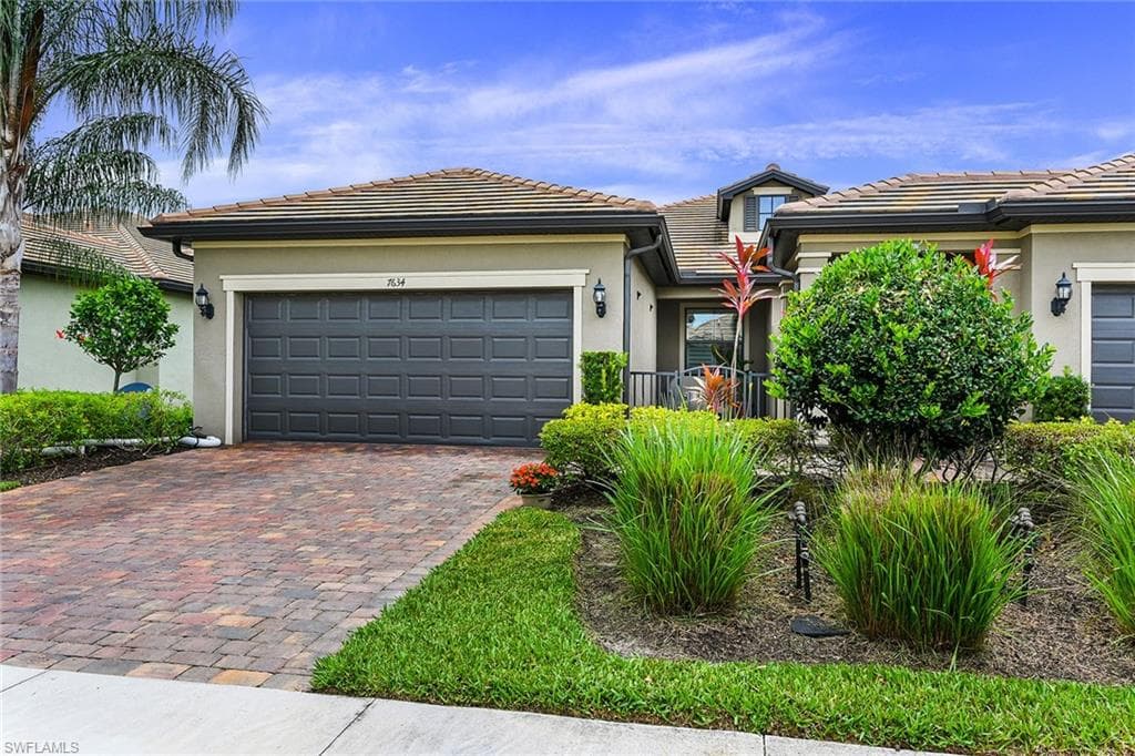 7634 Jacaranda LN NAPLES, FL 34114