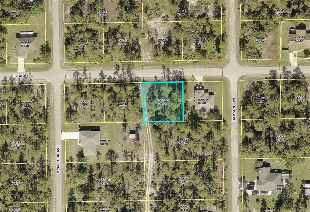 2804 E 23rd ST ALVA, FL 33920
