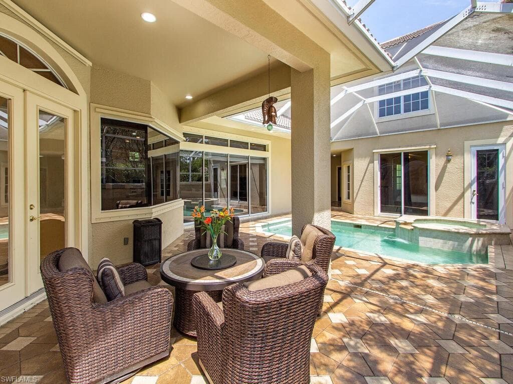 2844 Coco Lakes DR NAPLES, FL 34105
