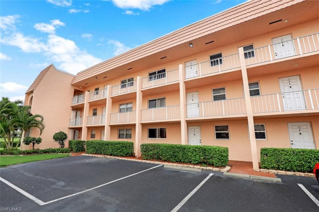 180 Turtle Lake CT 103 NAPLES, FL 34105