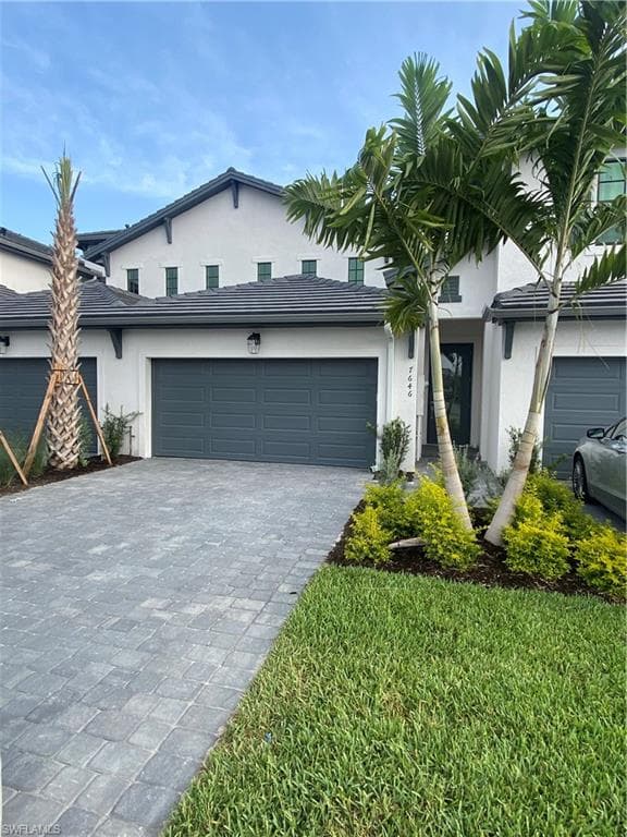 7646 Rockefeller DR NAPLES, FL 34119