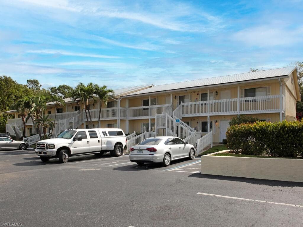 4621 Bayshore DR Q6 NAPLES, FL 34112