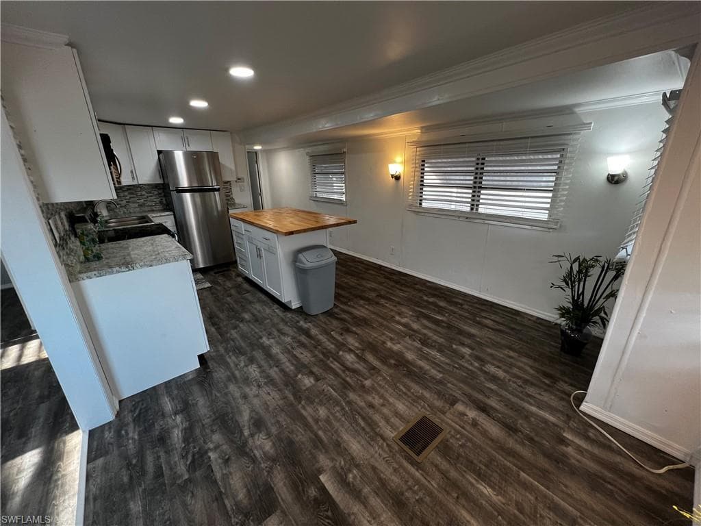 228 Caravan CIR NORTH FORT MYERS, FL 33903