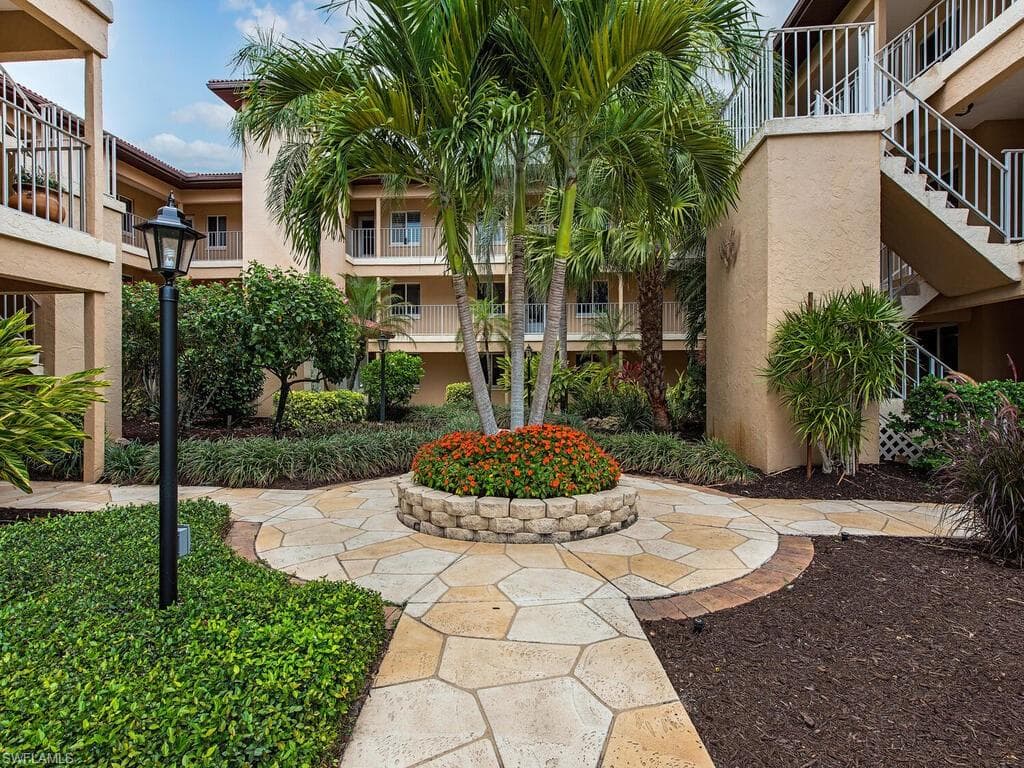 1025 Foxfire LN 209 NAPLES, FL 34104