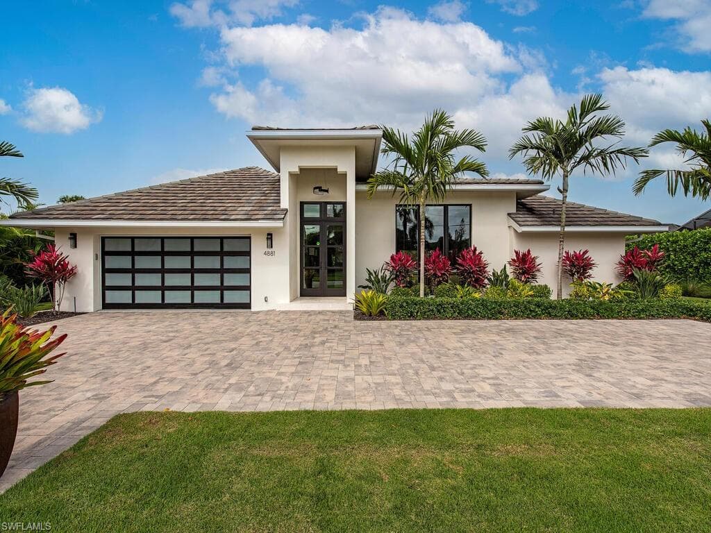 4881 West BLVD NAPLES, FL 34103
