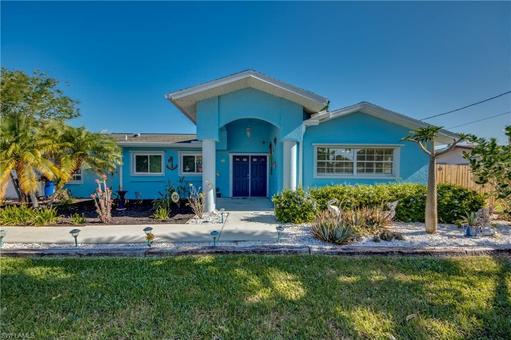 474 Blue Lagoon LN NORTH FORT MYERS, FL 33903