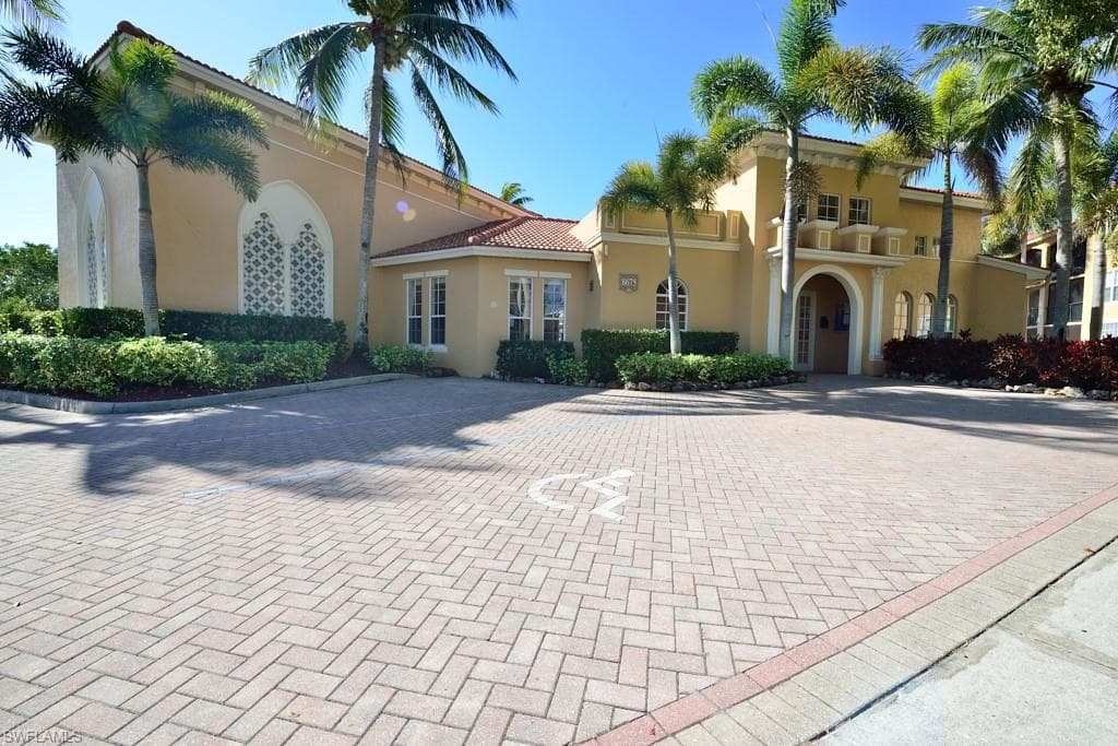 8736 River Homes LN 7206 BONITA SPRINGS, FL 34135