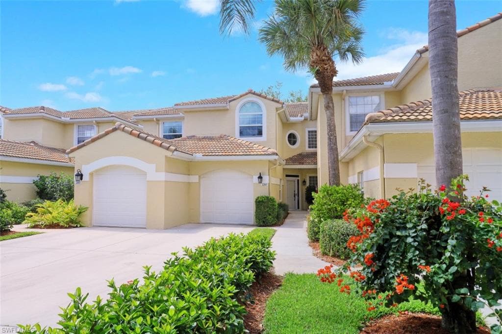 97 Silver Oaks CIR 2203 NAPLES, FL 34119