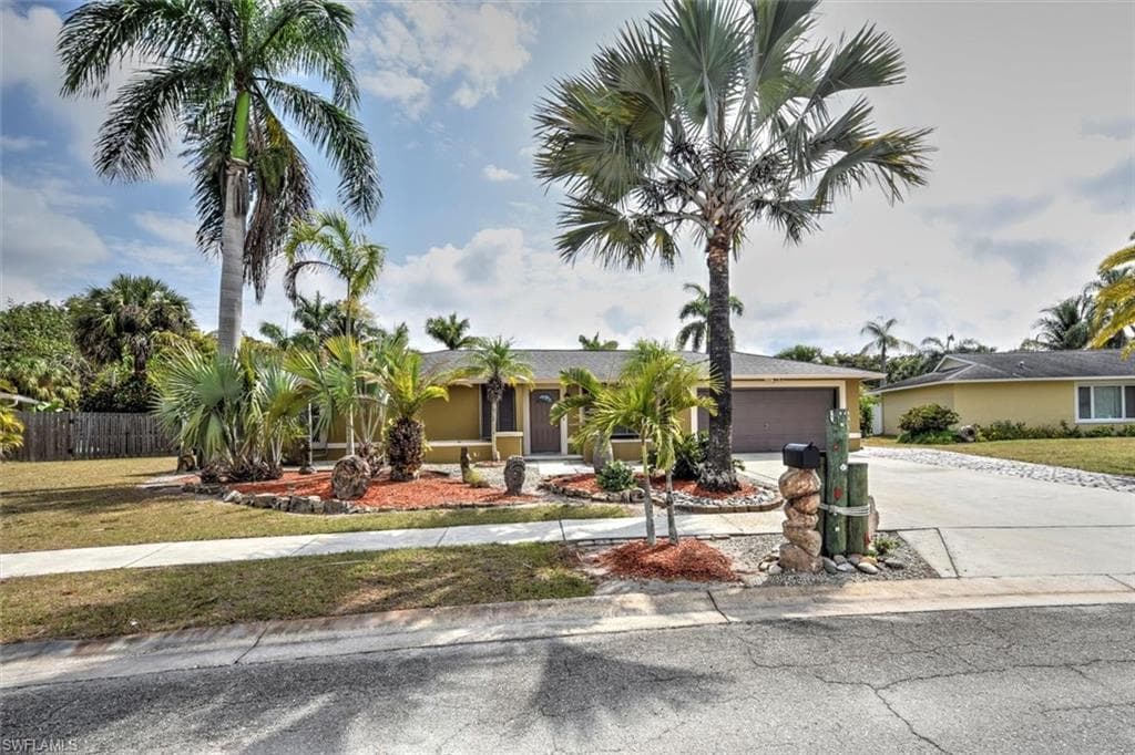 949 Adelphi CT FORT MYERS, FL 33919