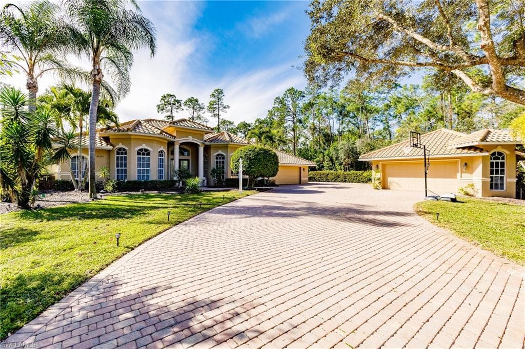 4430 Pine Ridge RD NAPLES, FL 34119