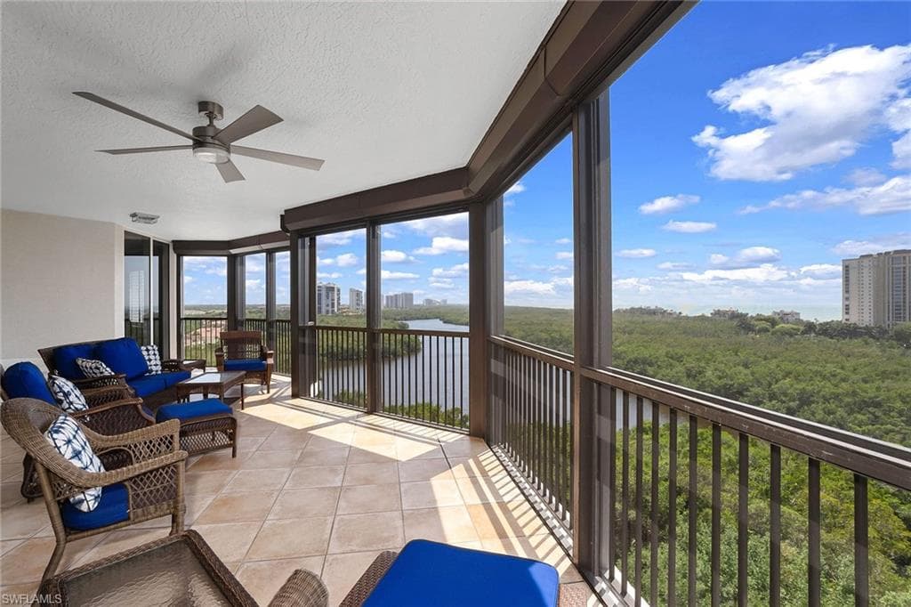 8960 Bay Colony DR 904 NAPLES, FL 34108
