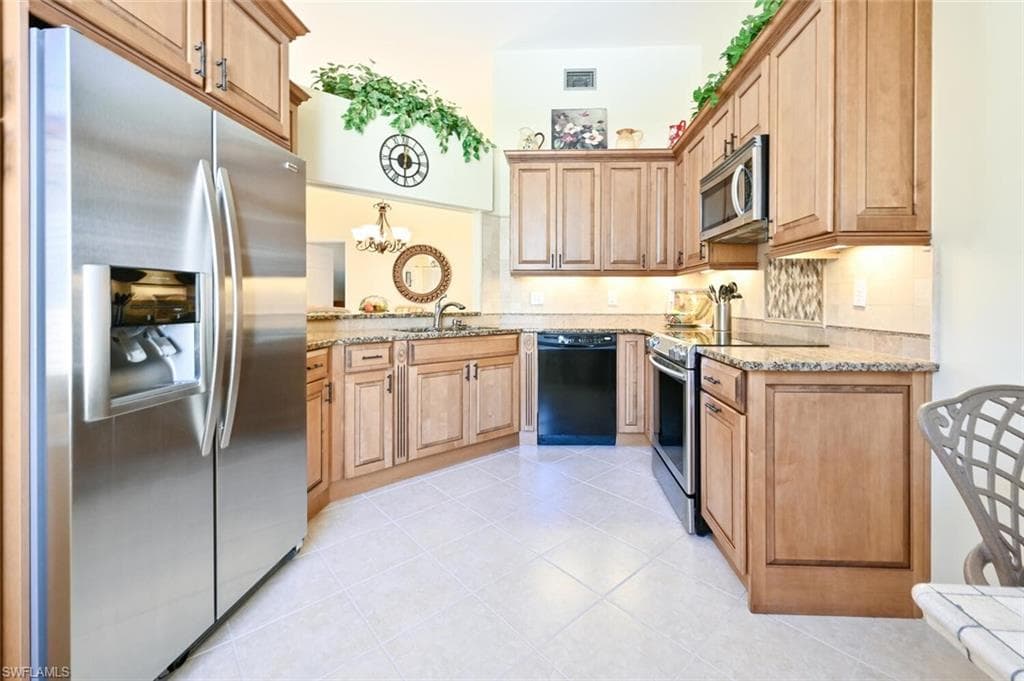 577 Beachwalk CIR R-202 NAPLES, FL 34108
