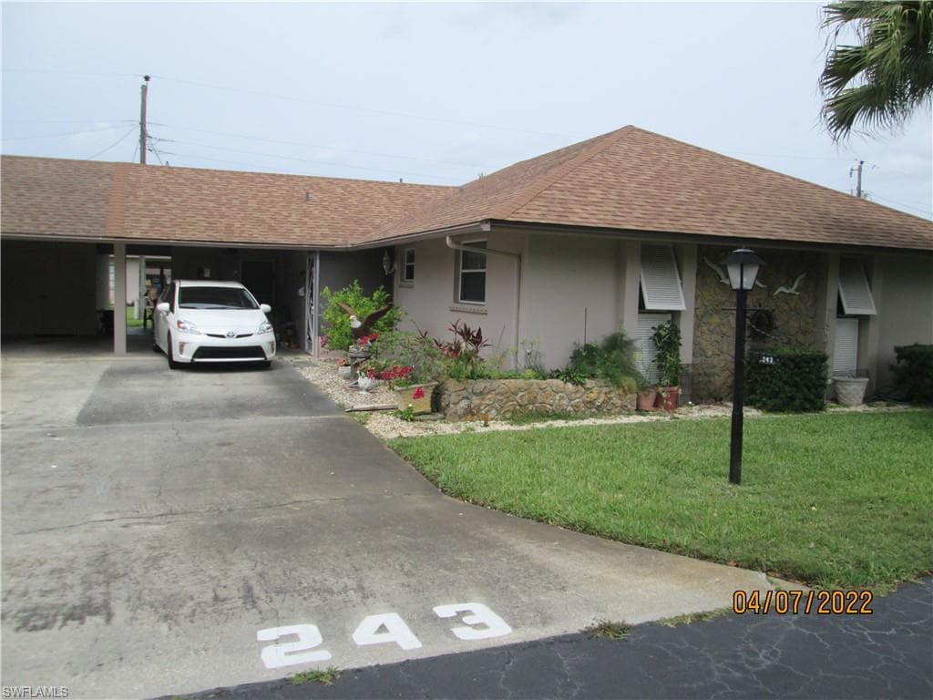 243 Thistle CT LEHIGH ACRES, FL 33936