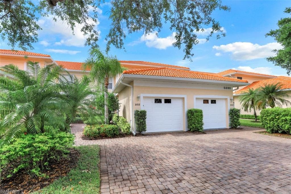 5230 Birmingham DR 102 NAPLES, FL 34110