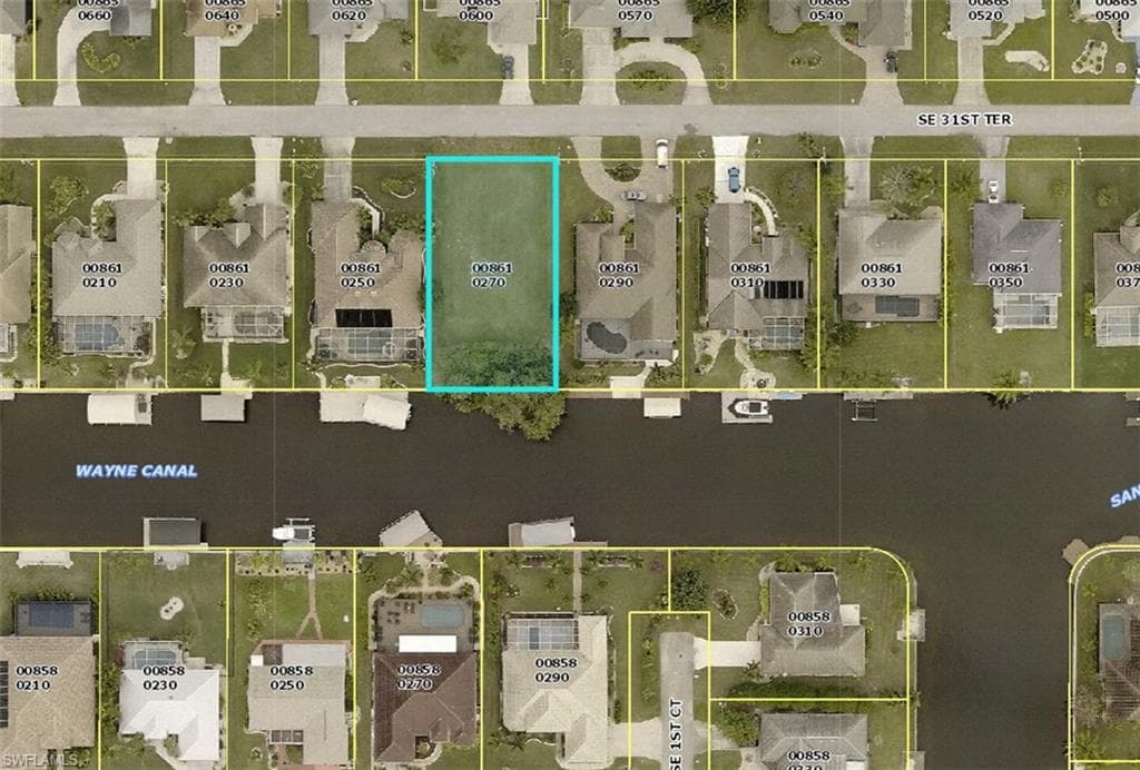 208 SE 31st TER CAPE CORAL, FL 33904