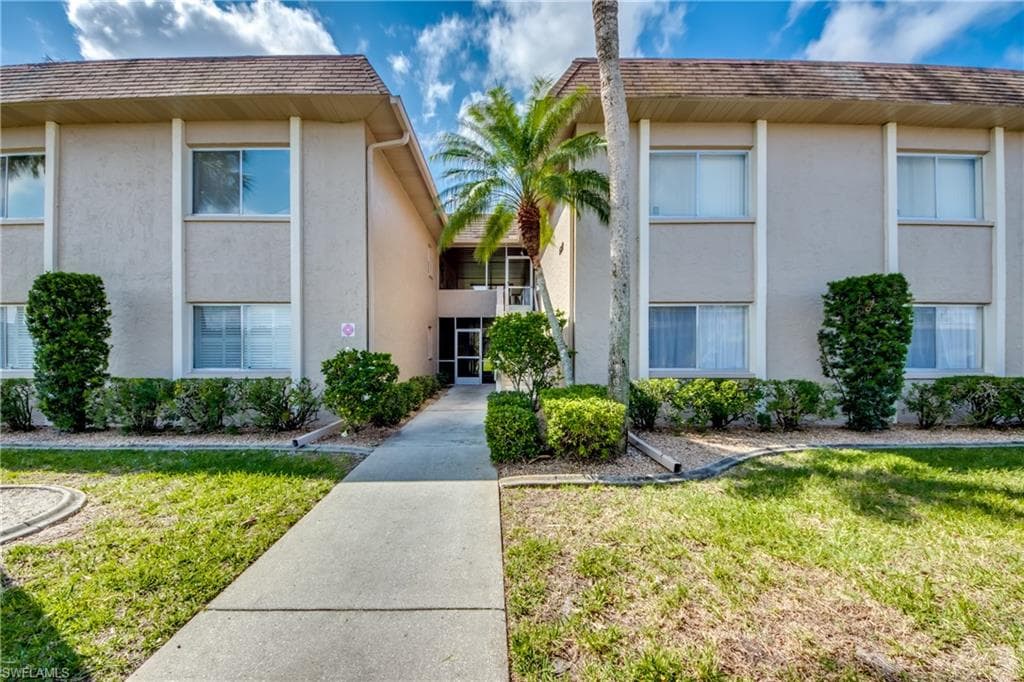 1697 Golf Club DR 6 NORTH FORT MYERS, FL 33903