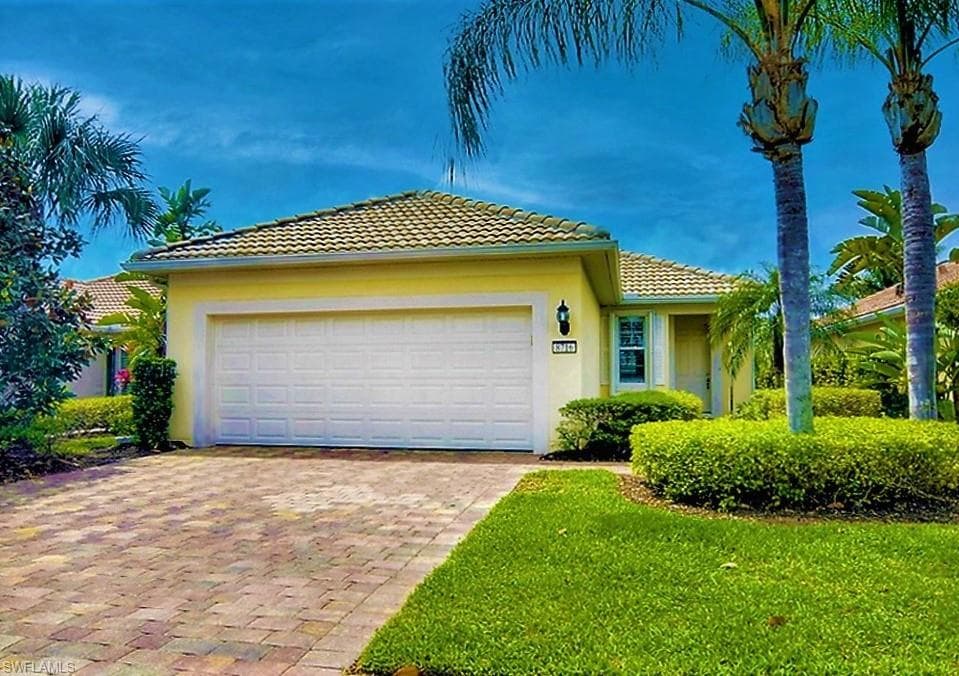 8716 Querce CT NAPLES, FL 34114