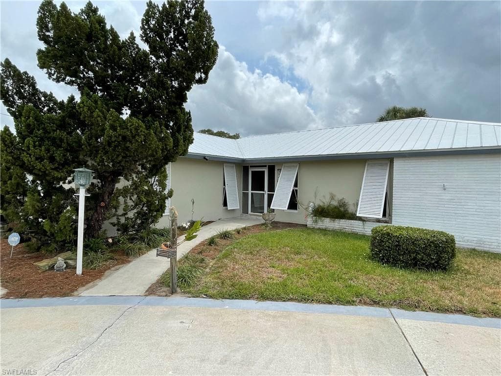 5121 Glade CT CAPE CORAL, FL 33904