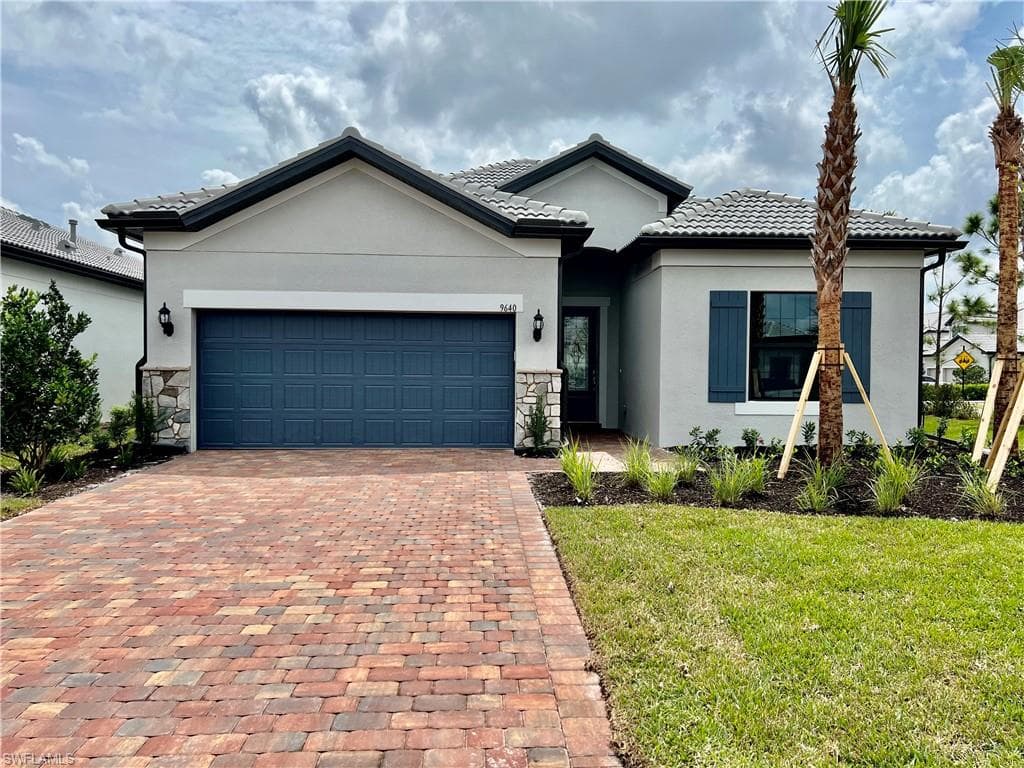 9640 Everglades DR NAPLES, FL 34120