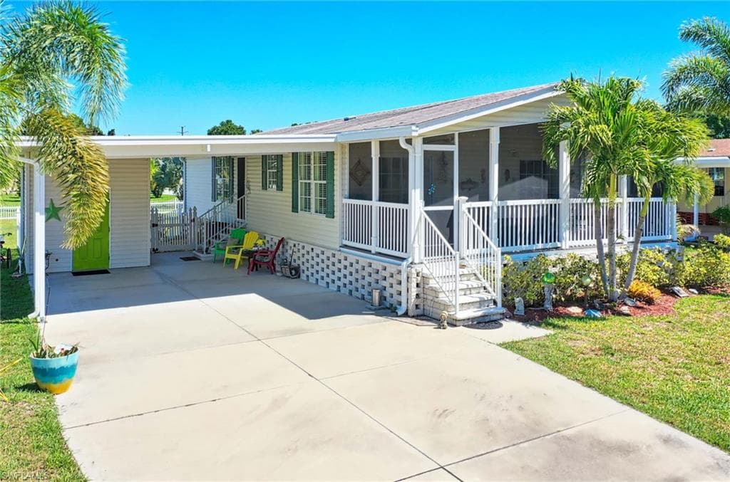 9789 Creekwood LN FORT MYERS, FL 33905