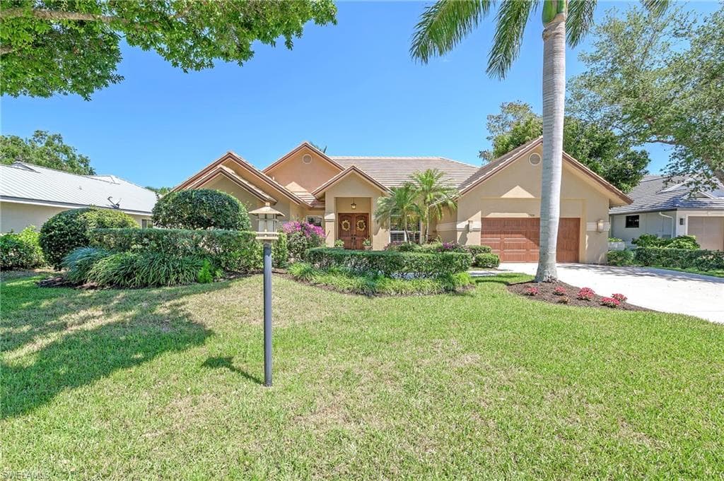 2109 Laguna WAY NAPLES, FL 34109
