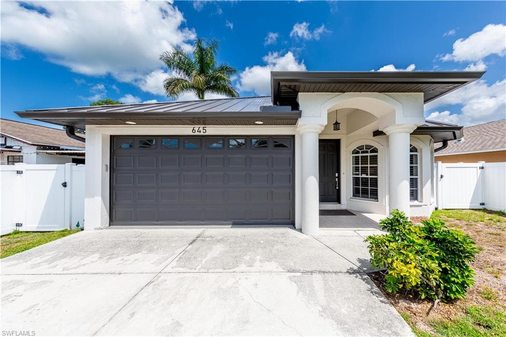 645 105th AVE N NAPLES, FL 34108