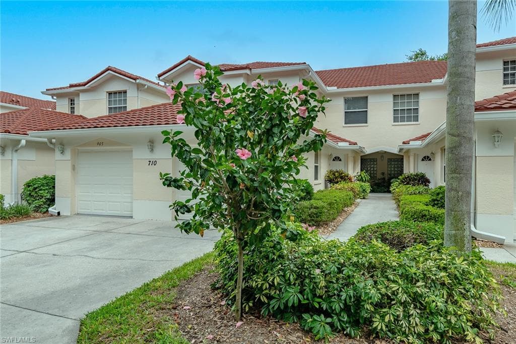 710 Lalique CIR 903 NAPLES, FL 34119