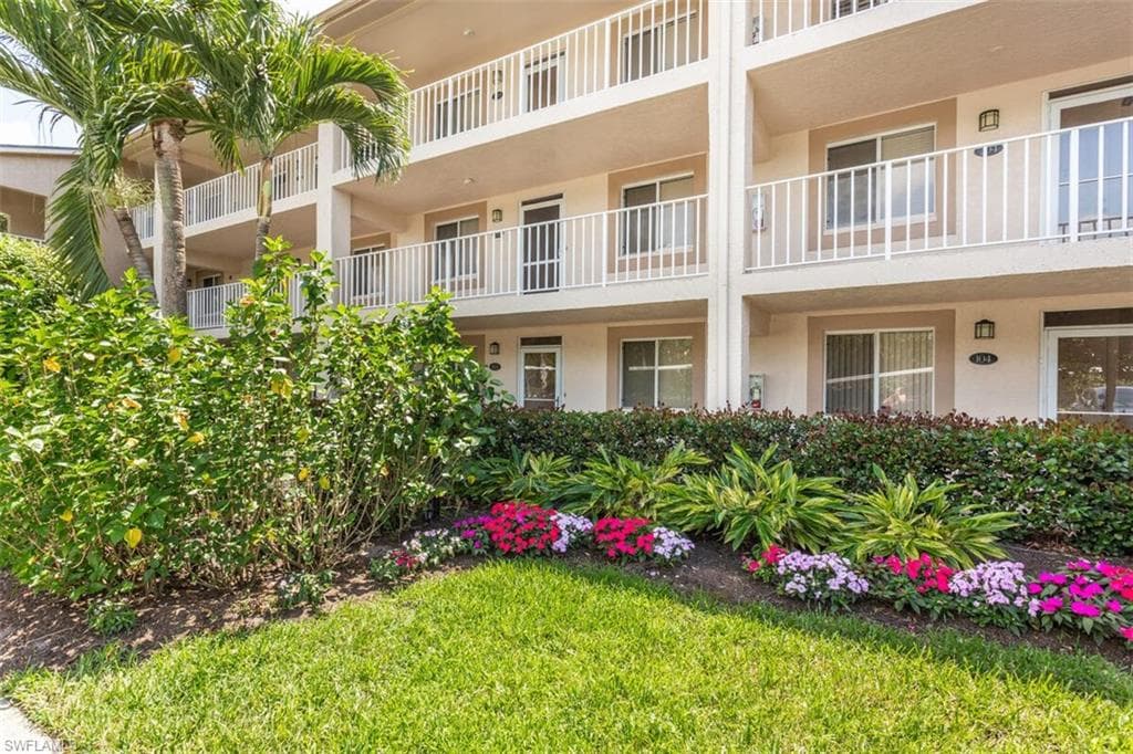7320 Glenmoor LN 2203 NAPLES, FL 34104