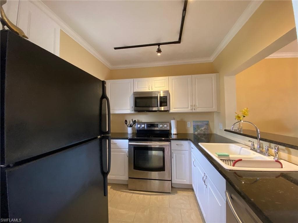 807 River Point DR 204D NAPLES, FL 34102